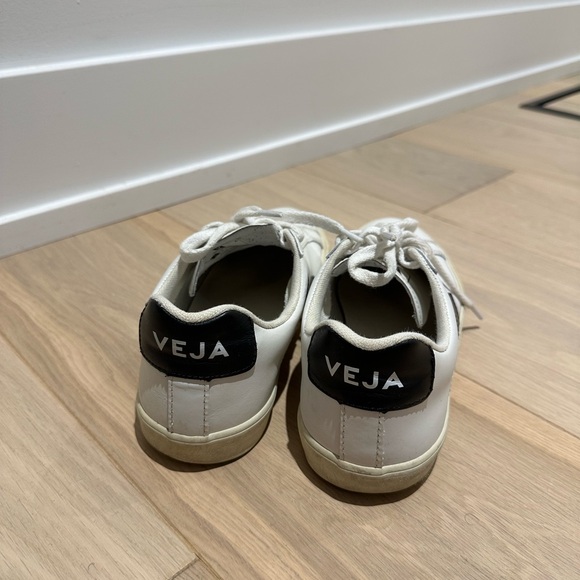 Veja campo sneaker size 6 - Picture 4 of 5